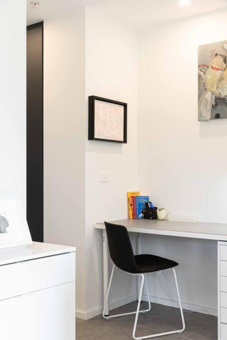 Villa Modern Art And Private Entrance & Plenty Free Parking Camberra Exterior foto
