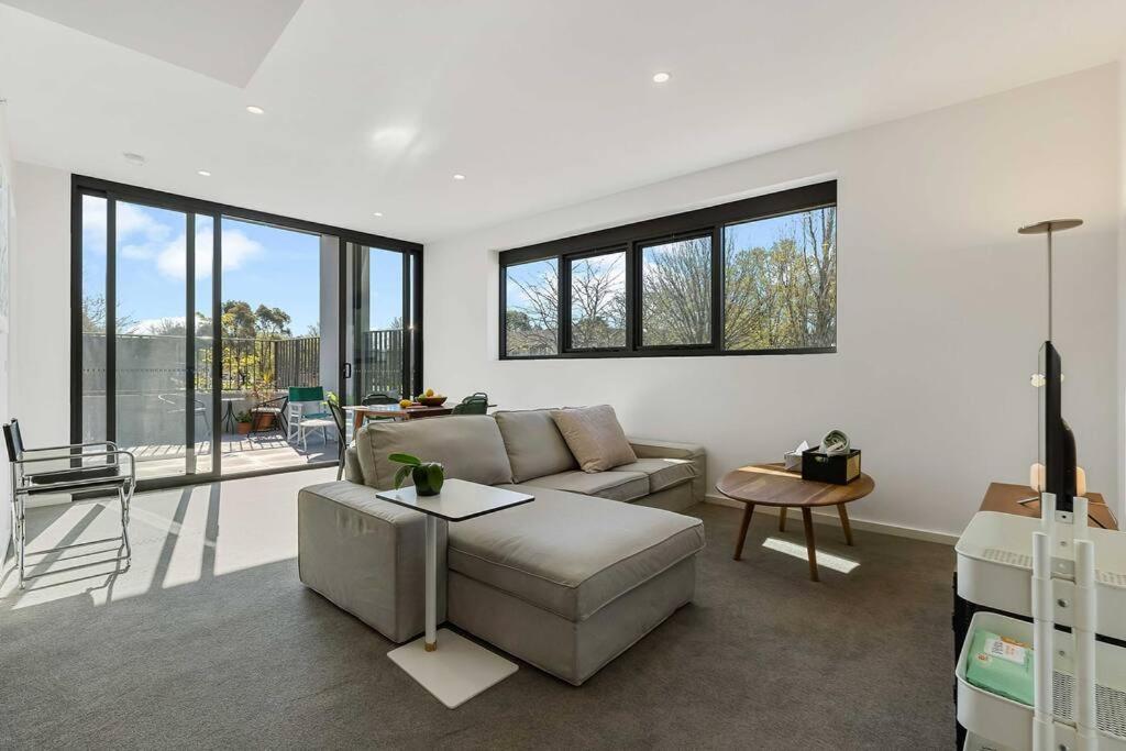 Villa Modern Art And Private Entrance & Plenty Free Parking Camberra Exterior foto