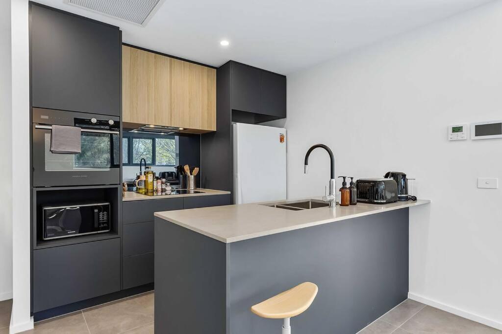 Villa Modern Art And Private Entrance & Plenty Free Parking Camberra Exterior foto